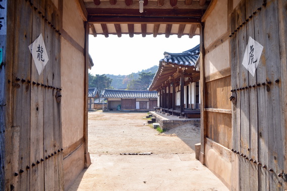 출입