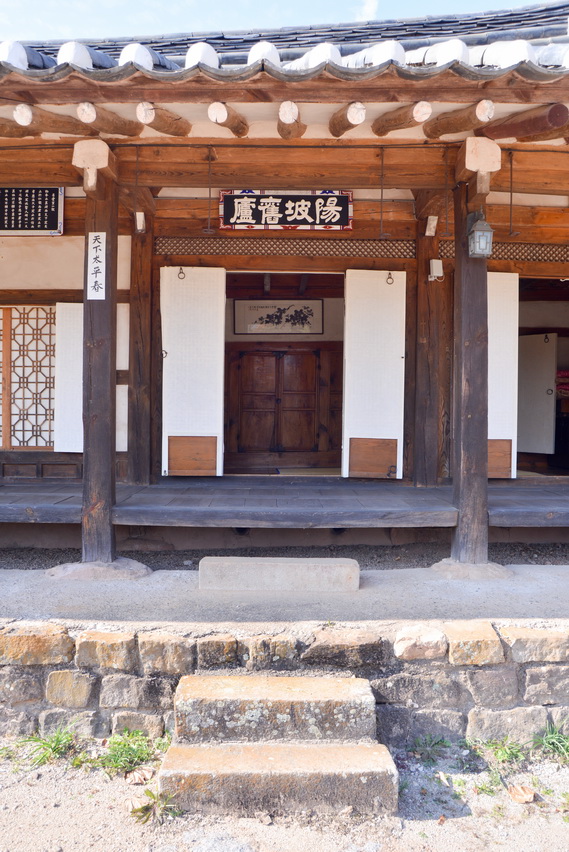 정면 근접