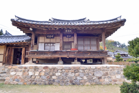 정면 근접 일부