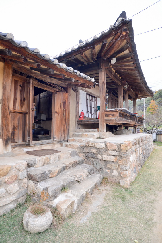 정면 출입구