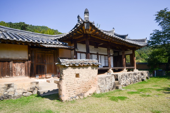 정면 근접 일부