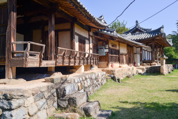 정면 근접 일부