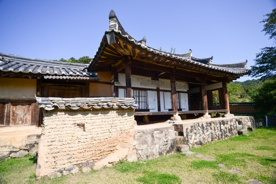 정면 근접 일부