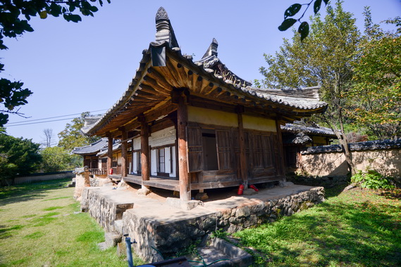우측면