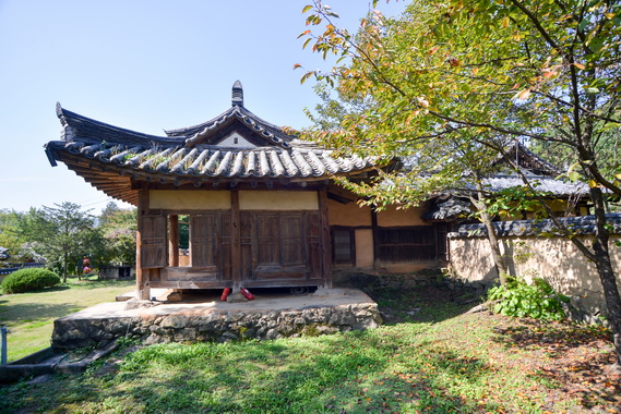 우측 정면