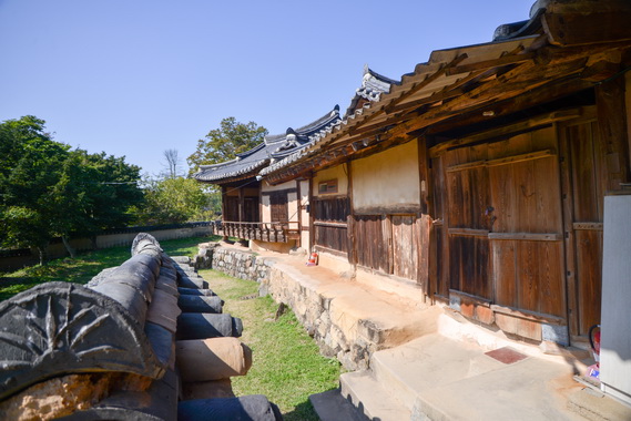 정면 근접 일부