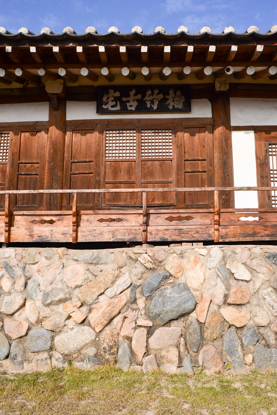 정면 근접 일부