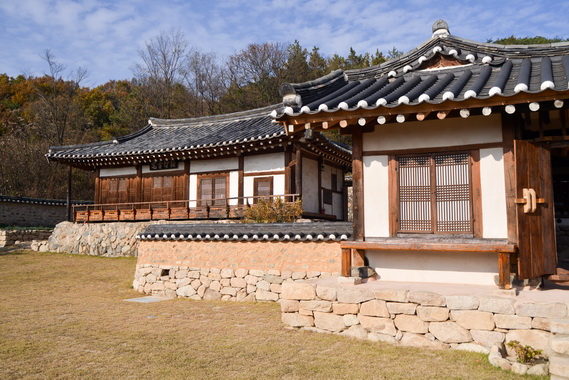 정면 근접 일부