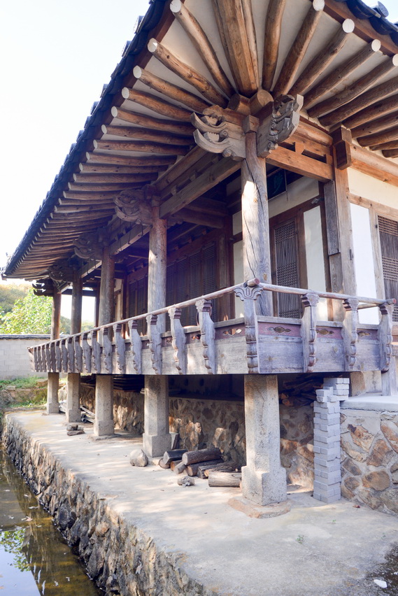 정면 근접 일부