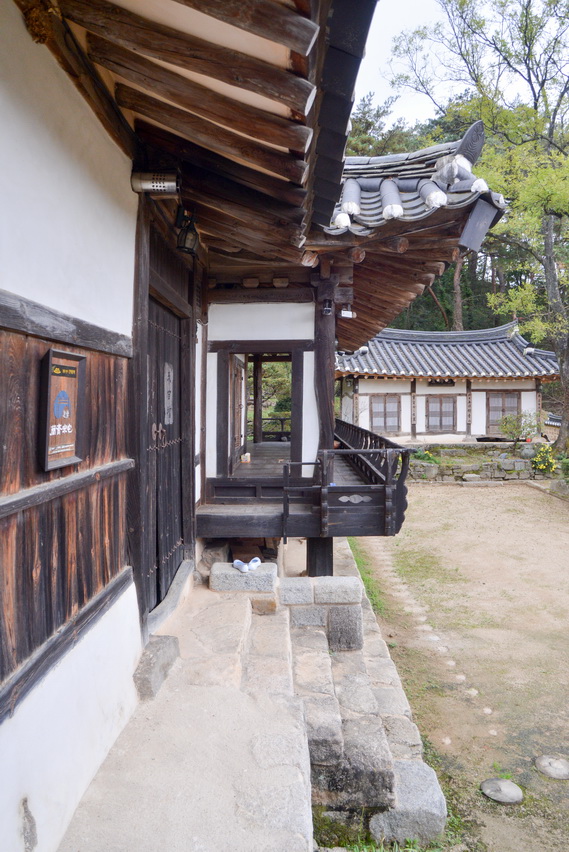 정면 근접 일부