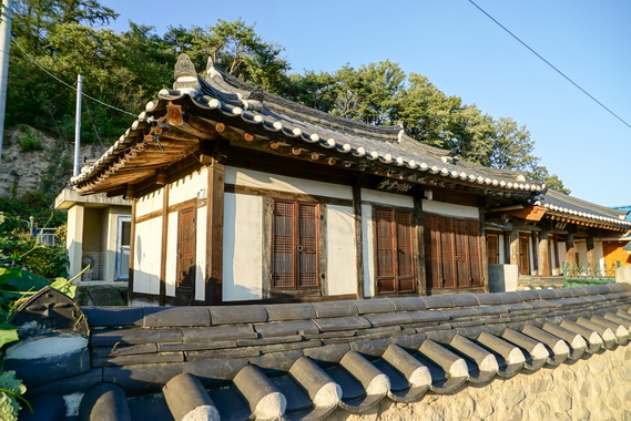 진일재종택 송월헌(환수정)과 담장