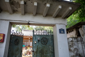 문에서 바라본 낙동정사