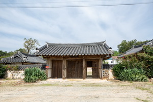 도남정사 정문 전경
