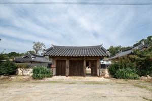도남정사 정문 전경