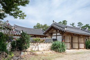 도남정사 정문 측면