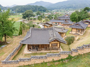 만대헌 후경