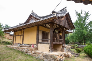 만대헌 측면