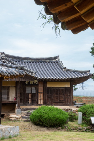 만대헌 전경 일부