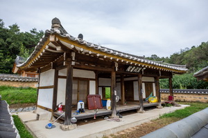 기천서원 측면 전경