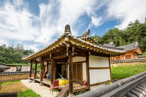 기천서원 측면 전경