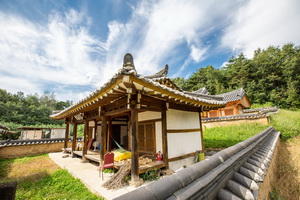 기천서원 측면 전경