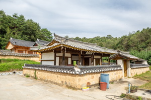 기천서원 측면 전경