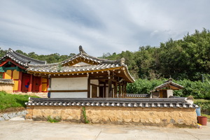 기천서원 측면 전경