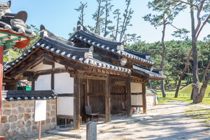산앙문 측면 전경
