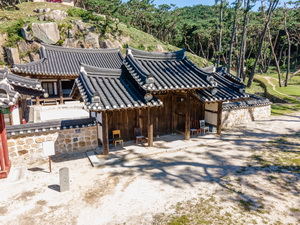 산앙문 측면 전경