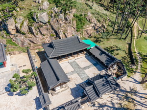 산앙문과 표암재 측면 전경