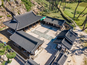 산앙문과 표암재 측면 전경