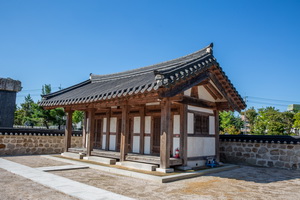 전사청 제기고(祭器庫) 측면 전경