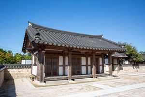 전사청 제기고(祭器庫) 측면 전경
