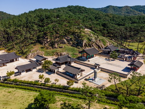 전사청 측면 전경 풍경