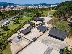 전사청 측면 풍경