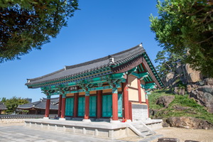 악강묘 측면 전경