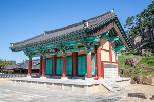 악강묘 측면 전경