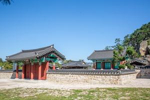 악강묘와 조동문 측면 전경