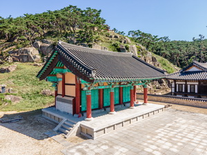 악강묘 측면 전경
