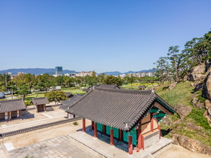 악강묘 측면 전경