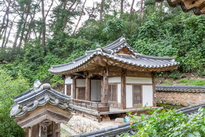 옥류암 측면 전경