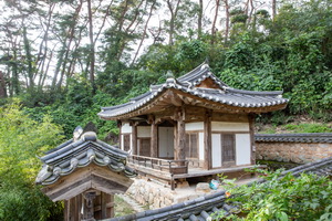 옥류암 측면 전경