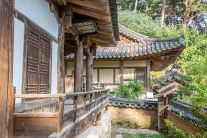 옥류암 측면 전경 일부