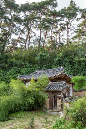 옥류암 측면 전경