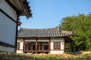 문쪽에서 바라본 용계서원 전경