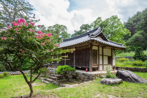 만귀적 측면 전경 일부