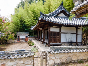 담장밖에서 바라본 덕봉서원 측면