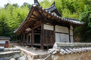 담장밖에서 바라본 덕봉서원 측면