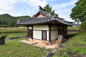 만곡정사 후측면